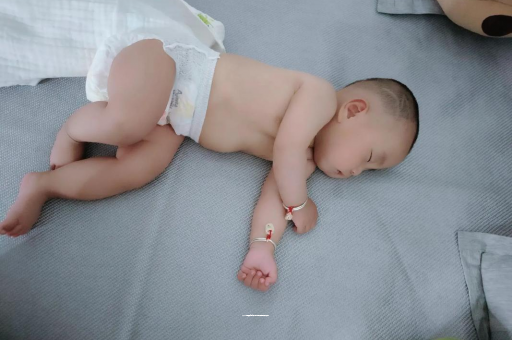 张北六个月宝宝眼睛散光